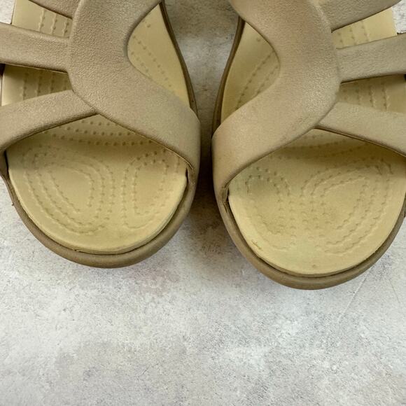 Crocs Womens Sanrah Strappy Wedge Slide Flip Flop Sandal Beige Size 9 - Picture 11 of 12